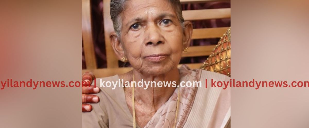 മുത്താമ്പി കാറാണി കൂനി നാരായണി അന്തരിച്ചു
